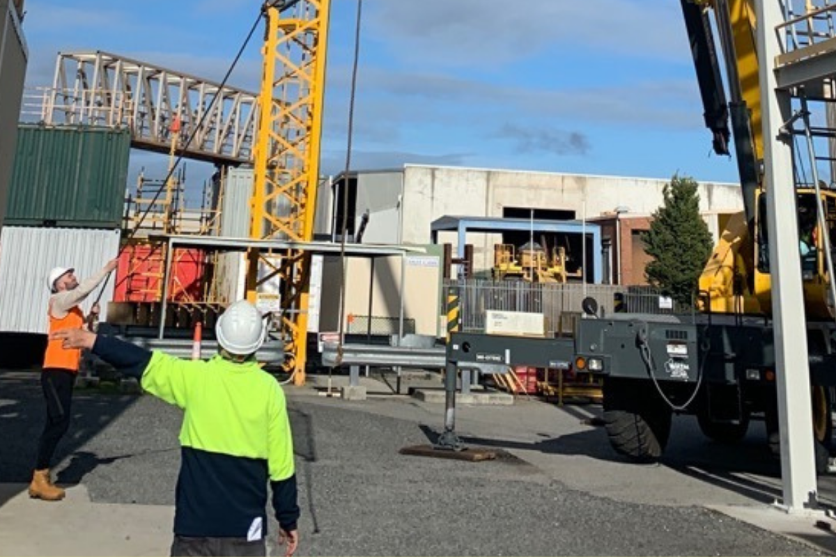 Group of trainees at Saferight operating crane in Intermediate Rigger Course Perth conducted at Saferight facility.